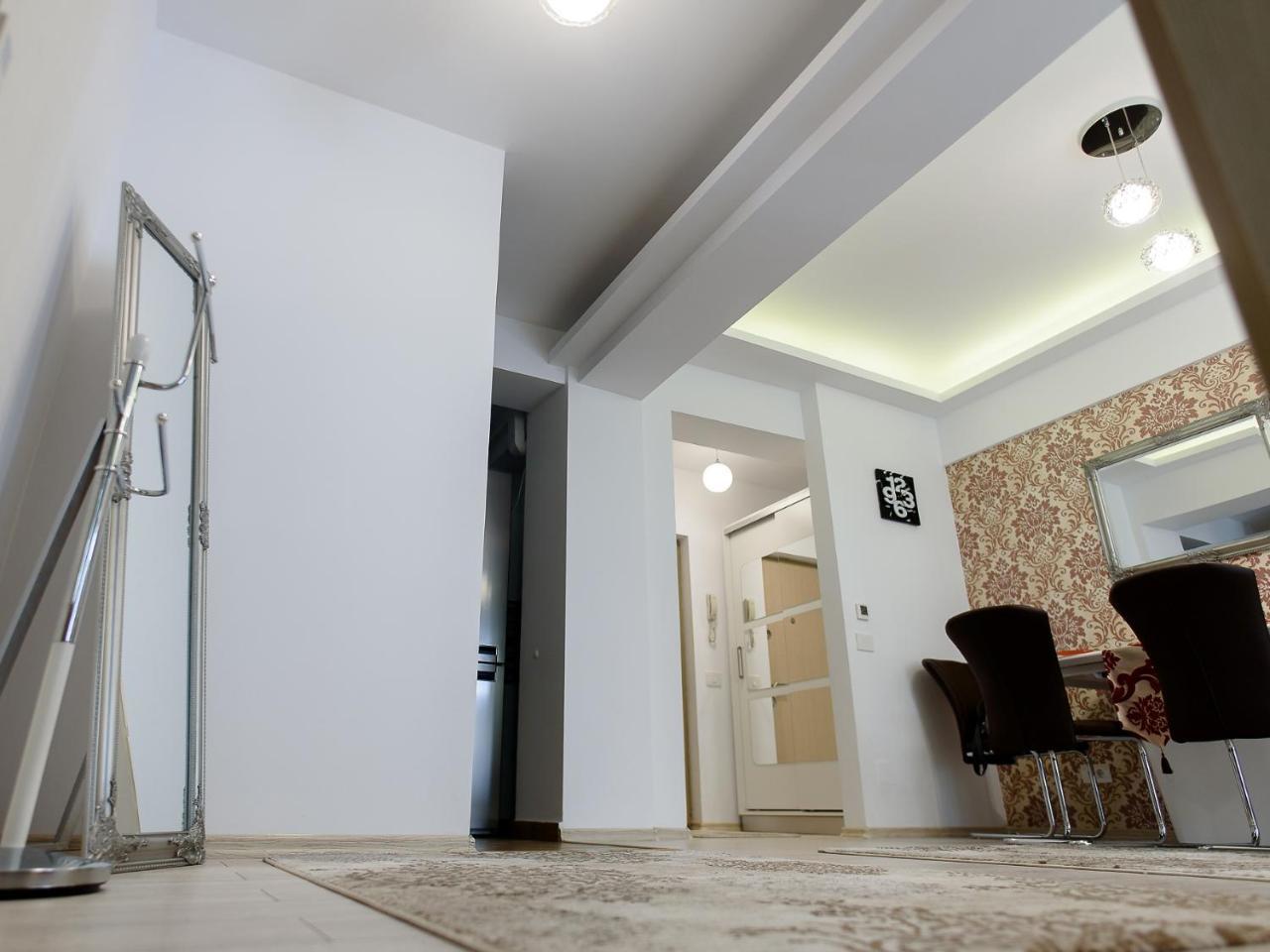 Carla'S Apartment, Airport & Train Station Shuttle Iasi Eksteriør billede